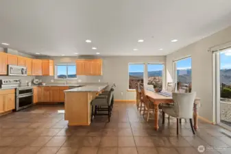 Peninsula Bar eating area adjoins dining room