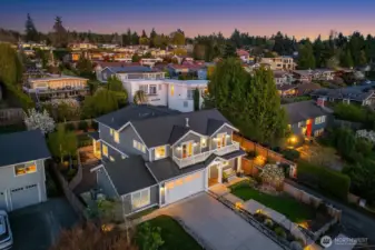 A gorgeous home in the fantastic Houghton neighborhood!