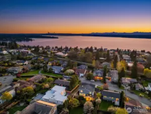 Close to all DT Kirkland has to offer!