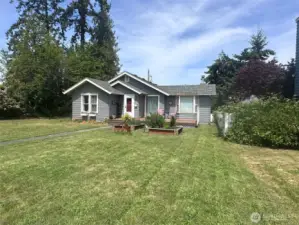 Lot of room to play, garden, or ?