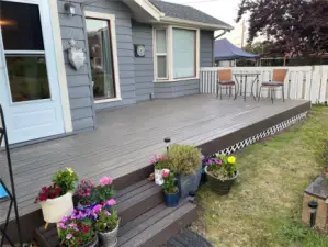 Welcoming front entrance! More outdoor space to enjoy!