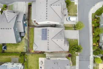 Roof equipped with high-efficiency solar panels—energy savings and peace of mind built right in.