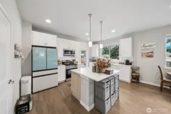 A beautiful Bright Kitchen and the Refer Stays!!!