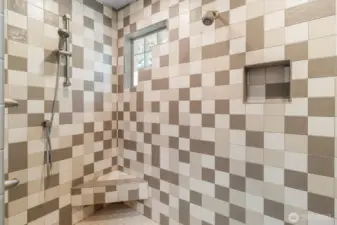 Teh en-suite Shower is HUGE!