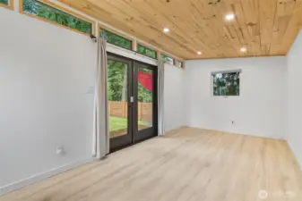 Bright and functional bonus space ready to adapt to your needs.