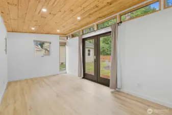 The detached bonus space features durable LVP flooring and great natural light