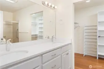 Primary bath w/ dual sinks and large walk-in closet.