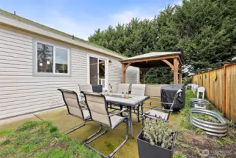 Oversized patio space—your go-to spot for hosting and unwinding outdoors.