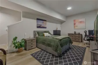 Another view of bonus room