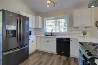 Kitchen has been updated with beautiful subway tile backsplash and quartz countertops.
