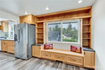 Sitting area (between kitchen and living room)