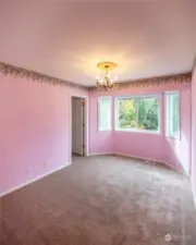 2nd Bedroom with bay window and walk-in closet