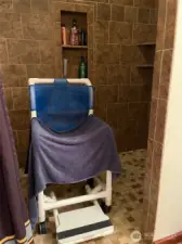 Fully accessible bath off Master