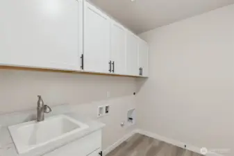 Disclaimer Secondary photos of same floor plan on different lot in different community: Photos are from another Luna, finishes, upgrades, and features may vary.