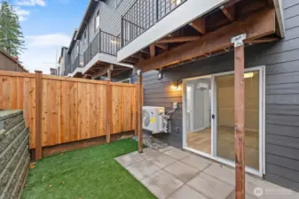 Photographs are for illustrative purposes only. Features, finishes, interior/exterior colors, landscaping and floorplan shown may vary from actual homes built