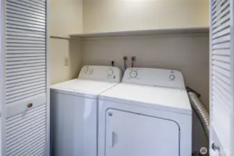 Laundry closet unit 2