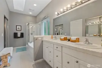 Primary en-suite