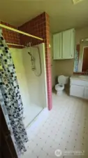 Ensuite 3/4 bath off primary bedroom