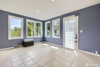 Most recently used as a Guest Room (closet currently has shelves which are easily removed), this Flex Room has so many possibilities! Formal Dining Room, Spacious Office, Sun-drenched Lounge...endless options. Door leads to extra large deck.