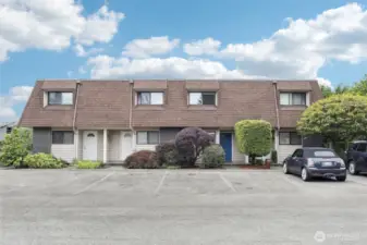 Small Building w/ 2 pkg spots