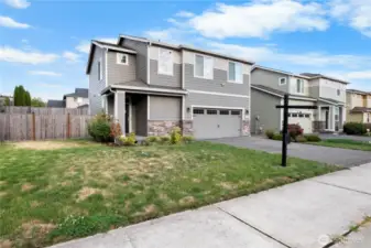 Spacious front yard!