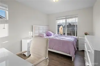Secondary bedroom w/ Walk in closet!