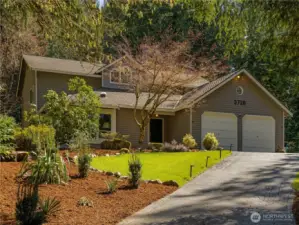 Stunning home in desirable Ridge at Pine Lake community. You'll want to see this home!!