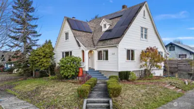 Who doesn't love a corner lot with box woods lining your entrance?