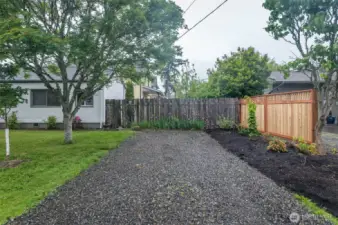 Large driveway, easy access to front door.
