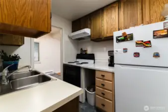 Oven, refrigerator and dishwasher stay!