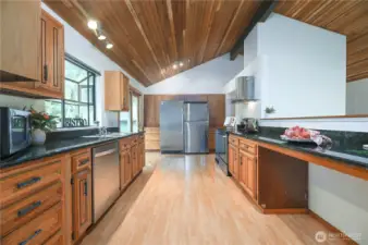 Large kitchen with buffet area/breakfast bar. Great space to create your culinary master pieces and entertain.