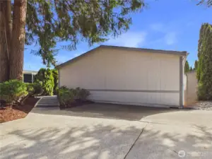 Spacious paved driveway