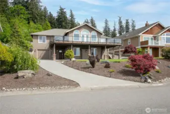 Lower level entrance & garage from Spyglass