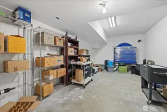 incredible storage12x20  - plus a bonus apartment