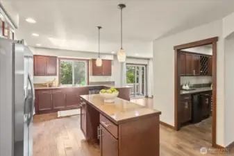 Spacious, Light & Bright! Just bring your appetite!