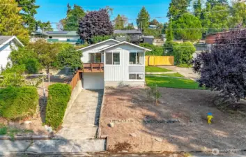 Long driveway to your garage - tons of parking for all the toys!