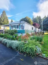 Nicely landscaped home in Alpine 55+ park