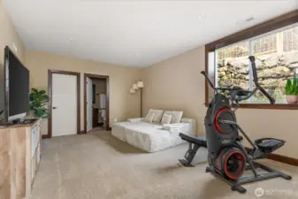 ground floor bedroom with full bath