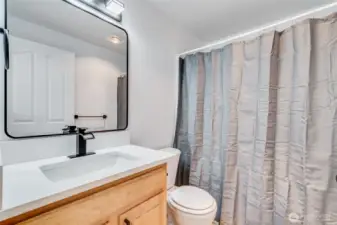 Upstairs Main Bathroom