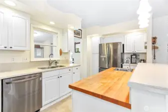 Newer stainless steel appliances & lots of cabinet space!