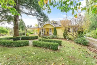 Courtyard anyone? Perfect place for a birdbath