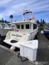 Alternate view of slip B10 with dock box included.