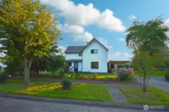 . Plus, a double carport. Minutes from shopping & I-5 access. Don't miss this exceptional property where comfort meets unparalleled potential. Your next smart home investment awaits!