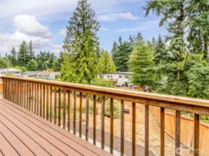 Big deck for entertaining