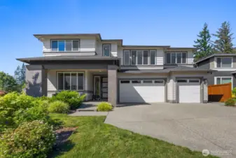 Welcome to the Ivy at Kanim Grove a 12 home luxury  community all within walking distance to Downtown North Bend
