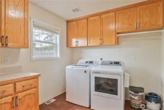 Laundry room with plenty of storage