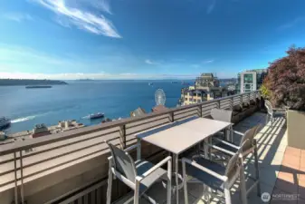 Dramatic view rooftop deck on floor 25 to enjoy!
