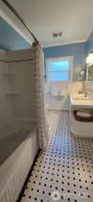 Main bathroom with jetted tub
