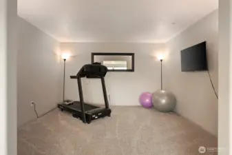 ...Flexible space for play area, homeschool or home office, exercise room, formal dining room, hobby space... you name it! Doorway opening conducive to adding french doors, if desired?