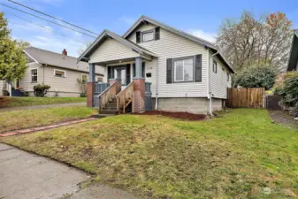 Sidewalk and spacious front yard.